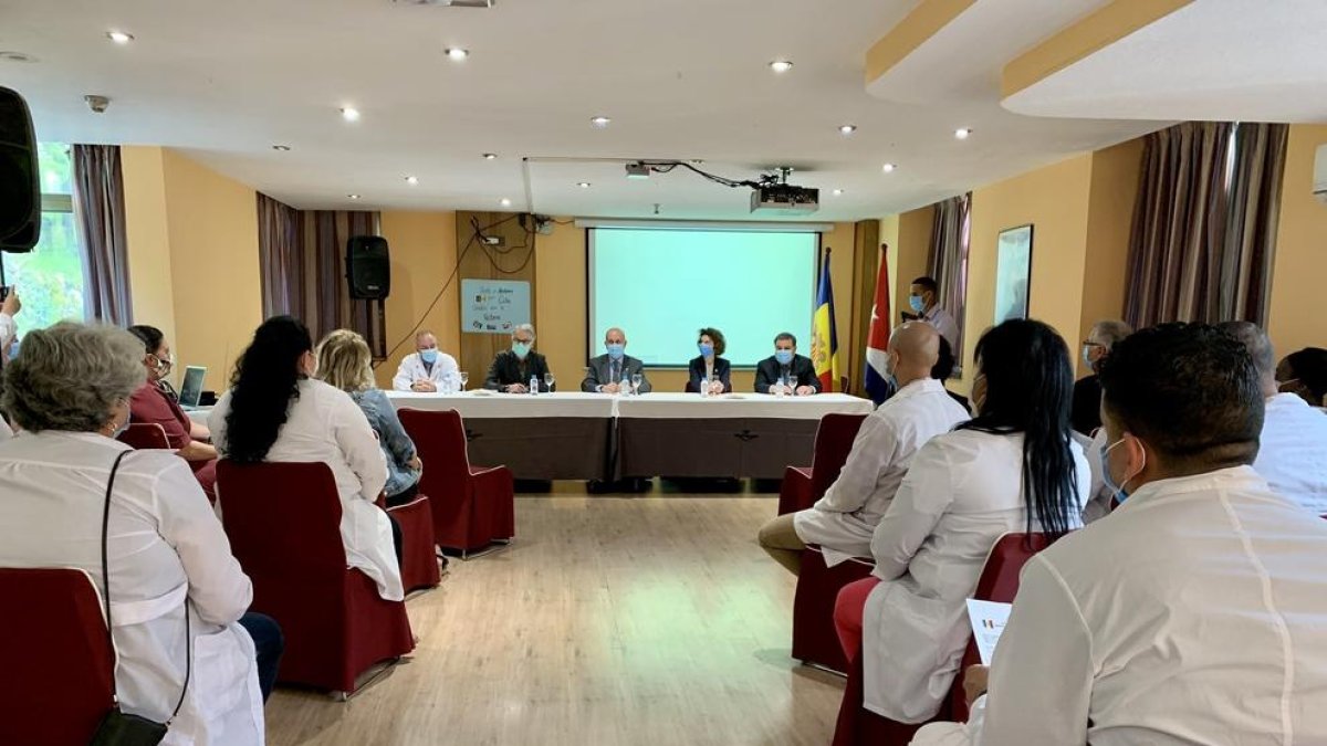 Acte de comiat per als primers tretze sanitaris cubans que tornen al seu país