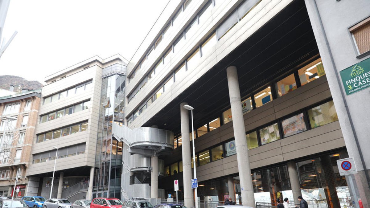 Nova querella contra el mestre espanyol, que suposa la tercera