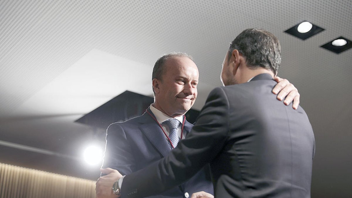 La Covid-19 contagia la cúpula d'Interior