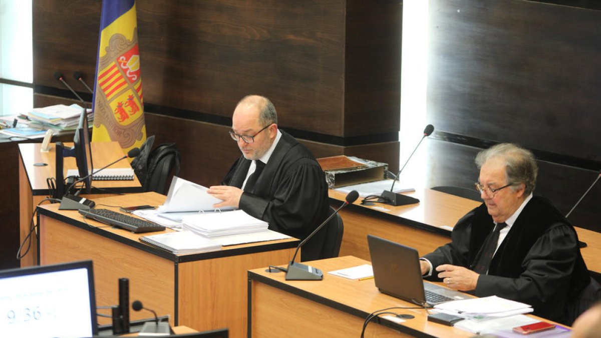 Alberca quedarà fora del cas si prospera la querella