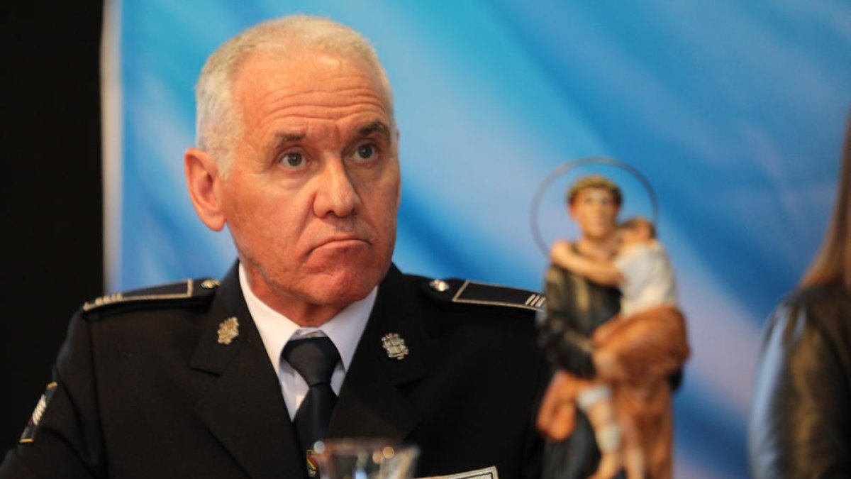 Recasens defensa el material que tenen els bombers