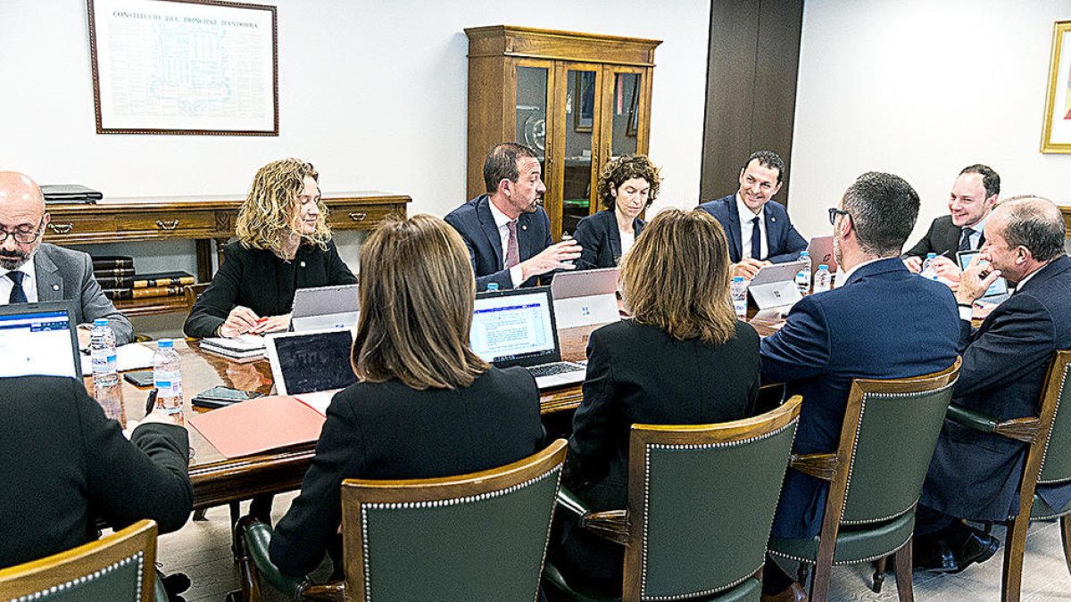El sou del cap de Govern és menor que el que hi havia fa una dècada