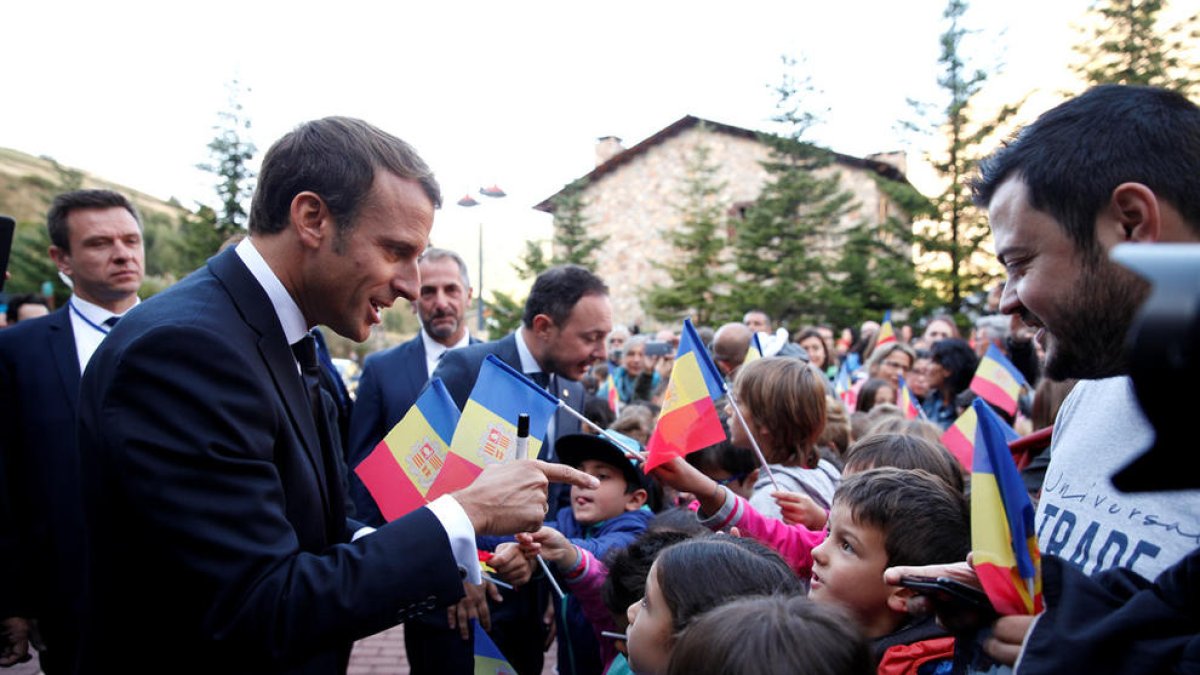 Macron ofereix 200.000 euros i material sanitari a Andorra