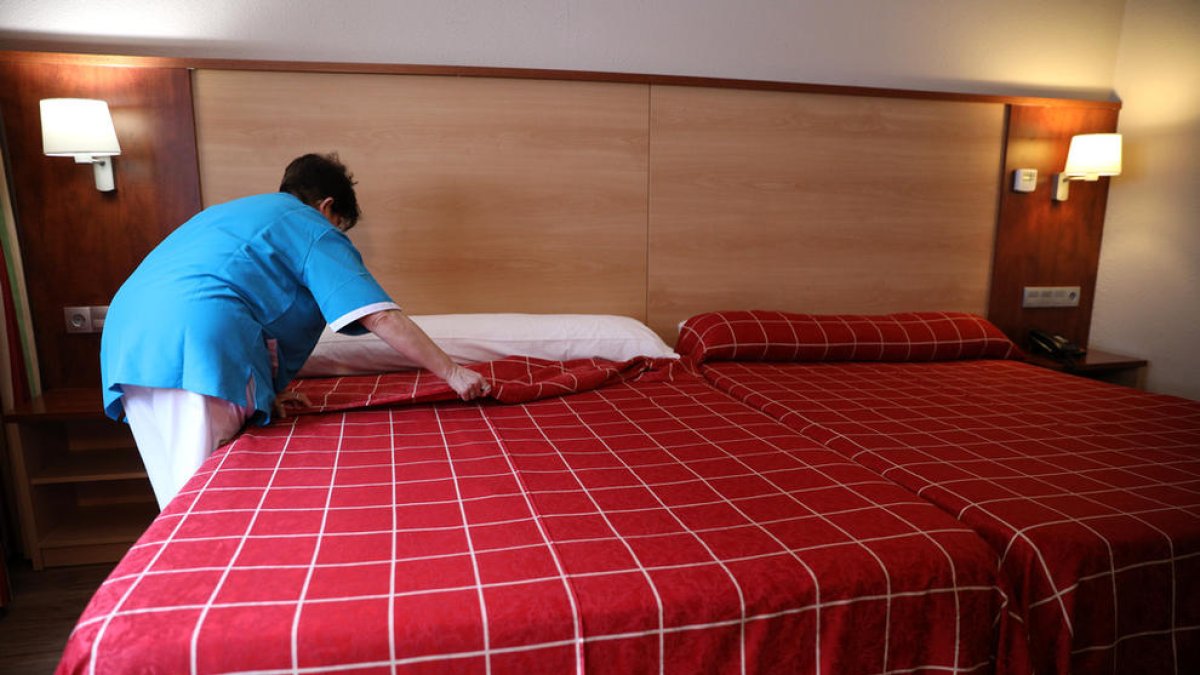 La bretxa salarial entre home i dona torna a superar els 500 euros al mes