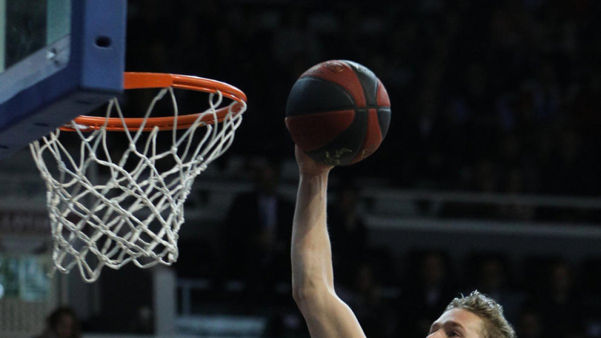 Walker vol tornar a casa