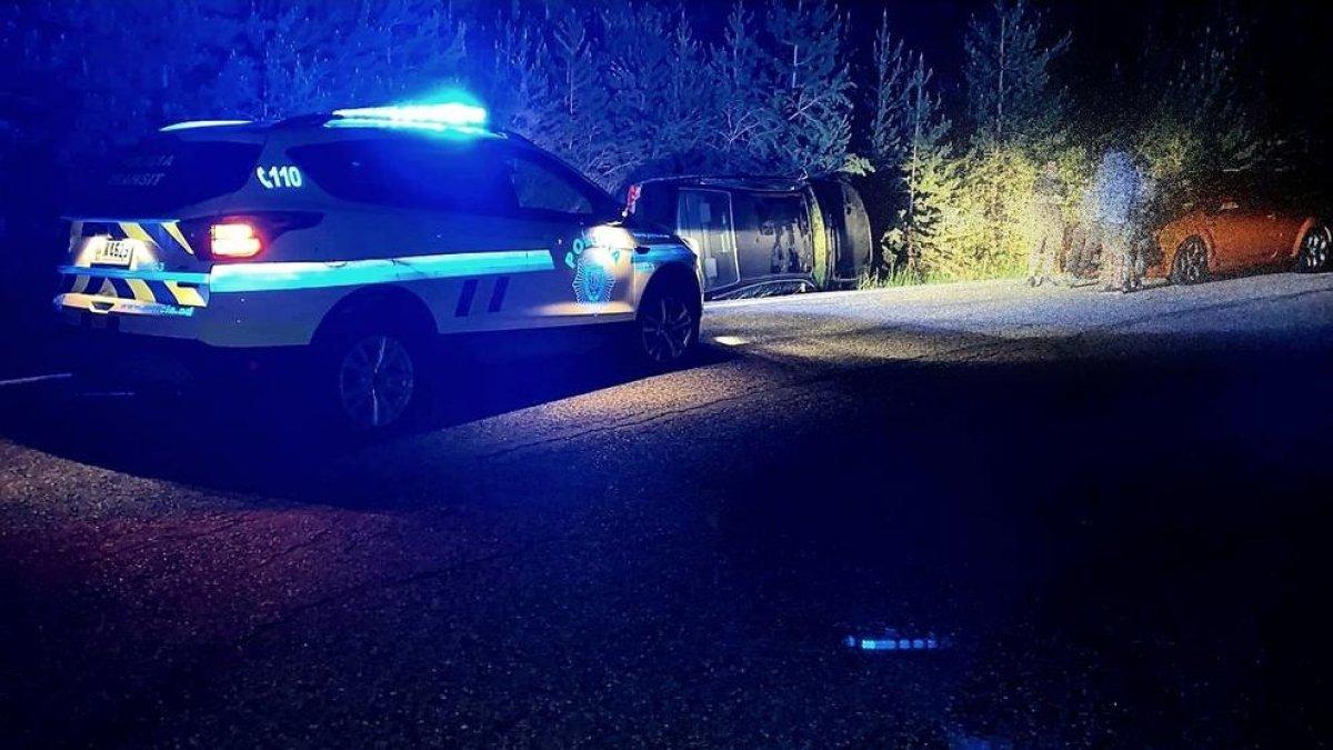 El vehicle va quedar bolcat al marge de la carretera