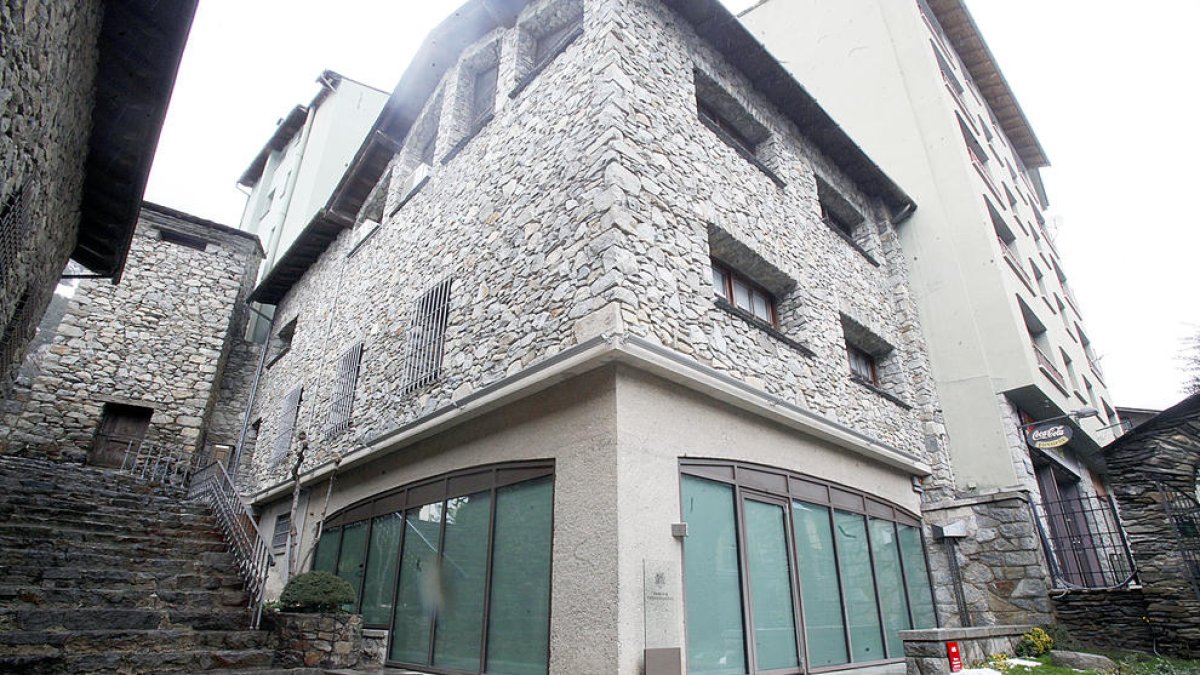 El Tribunal Constitucional referma la inhabilitació al lletrat Parramon