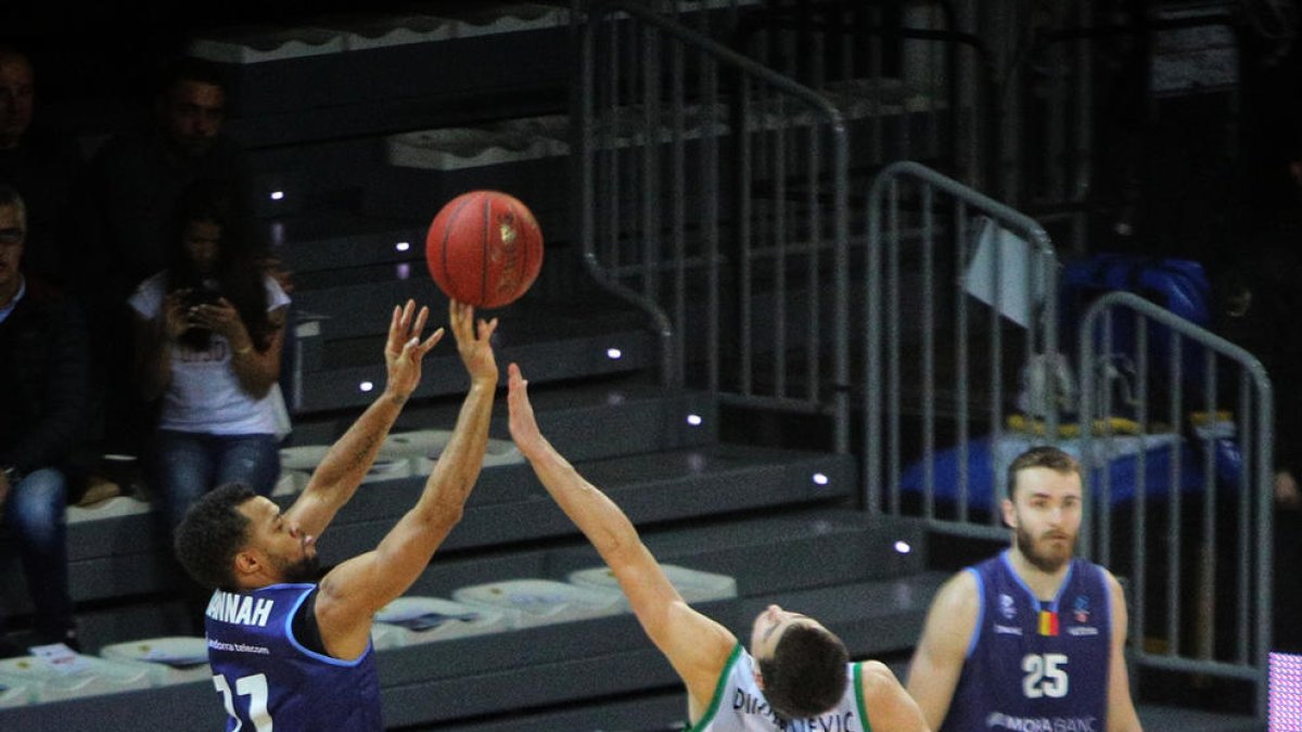 Triple final per acabar amb victòria (90-89)