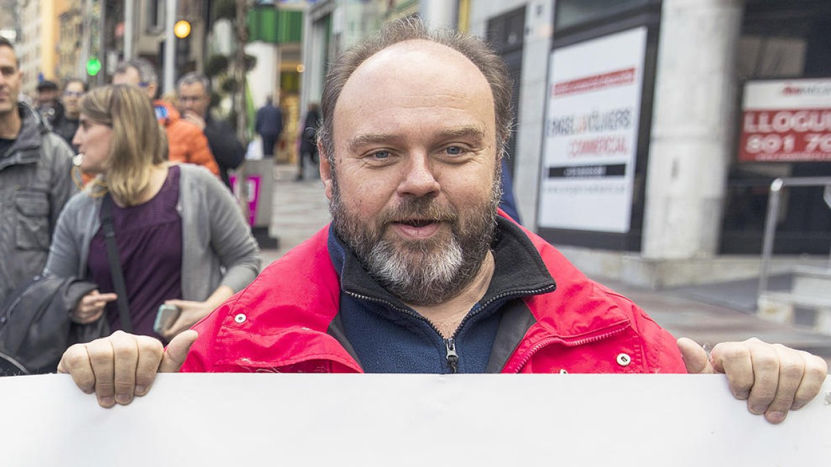 L'USdA demana l'estat d'emergència i una renda bàsica universal de 450 euros