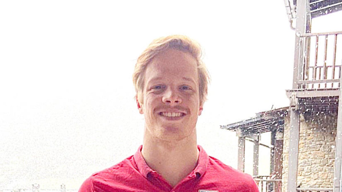 Bernat Lomero dona el seu casquet a Gol Solidari