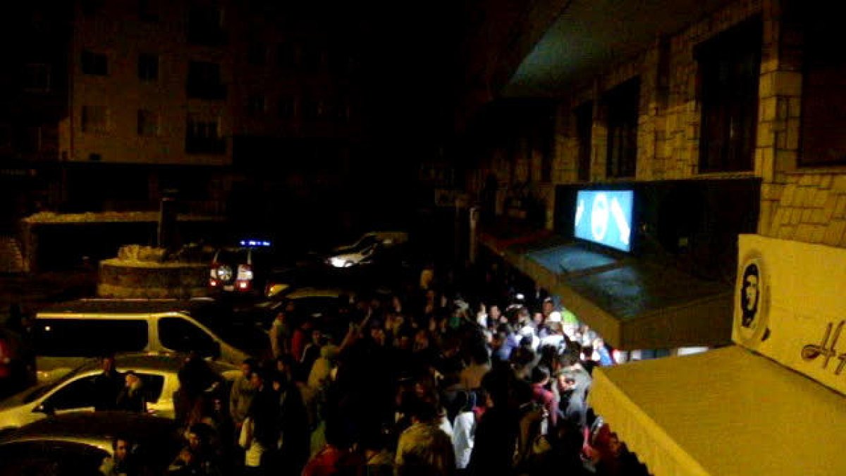 La policia reforça la presència d'antiavalots al Pas de la Casa