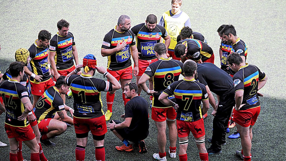 Els jugadors del VPC Andorra donen 2.000 euros al fons solidari de Govern