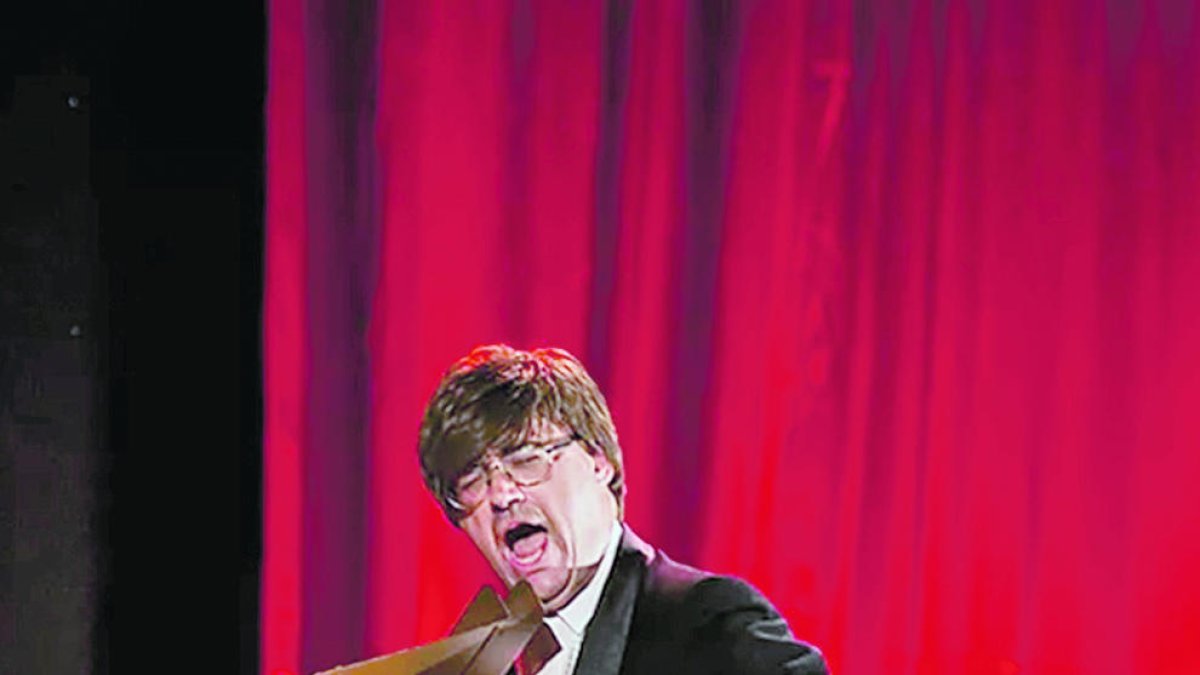 “El món dels tenors dona molt de joc per a la paròdia”