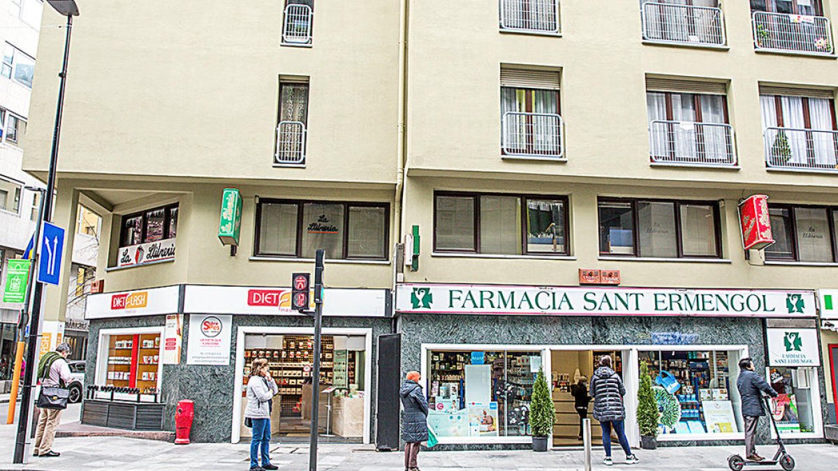 Venudes la meitat de les mascaretes en un sol dia