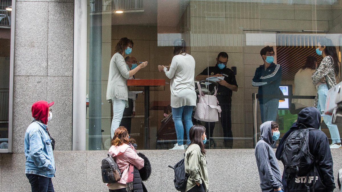 Els temporers tenen com a data límit per sortir del país el 22 de juny