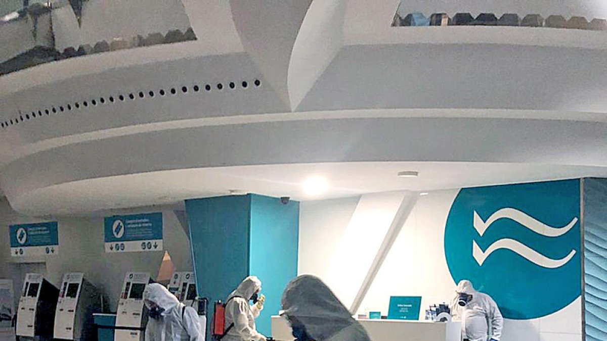 Darrere del servei invisible