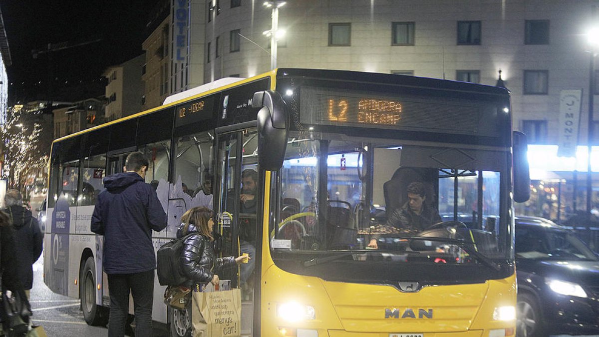 El Govern afirma que si cal es posarà un altre bus cap a Encamp i el Pas