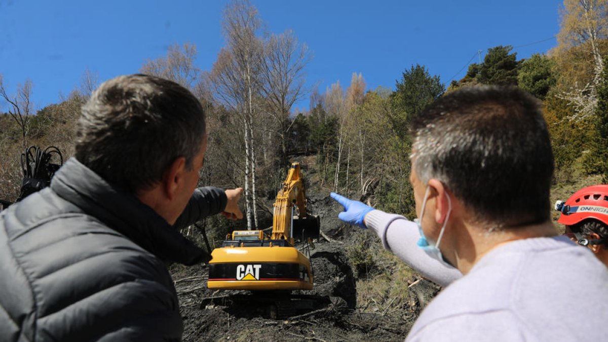 Una esllavissada a Beixalís talla un cable d'alta tensió