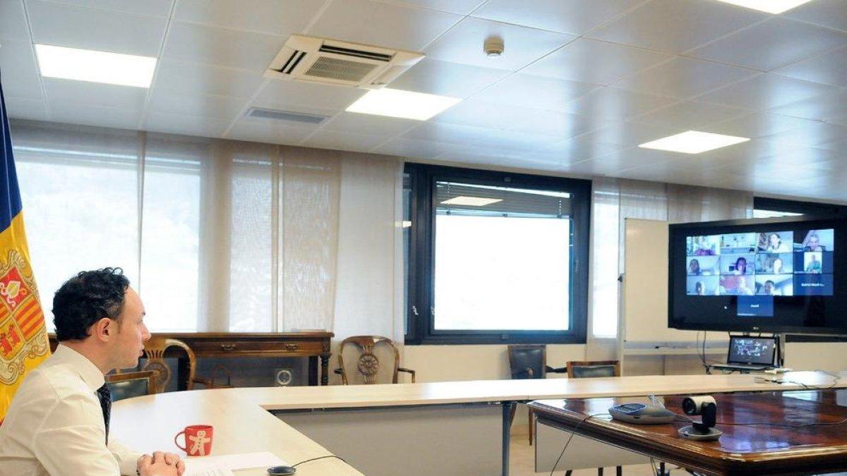 Espot i Gallardo presenten el nou pla d'ajuts als agents socials