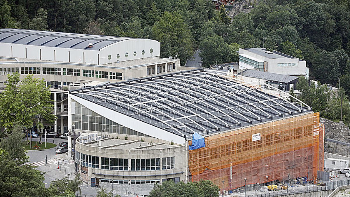 El desacord entre la constructora i el comú frena la reforma dels Serradells