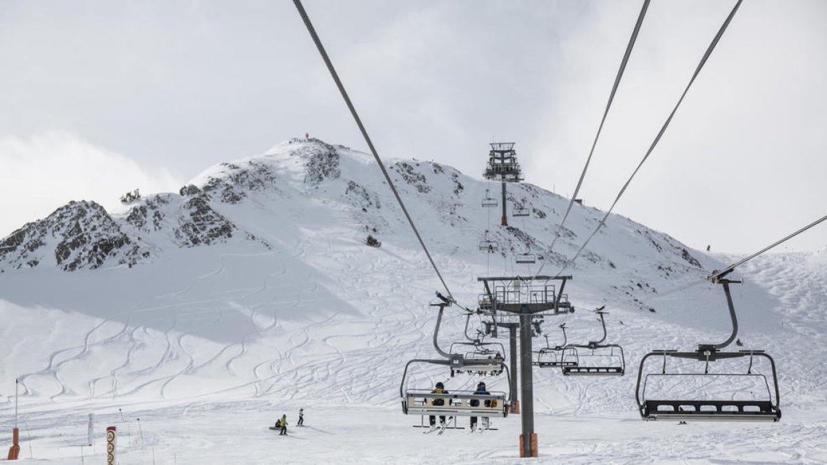 El primer campus d'esquí encampadà obre les inscripcions