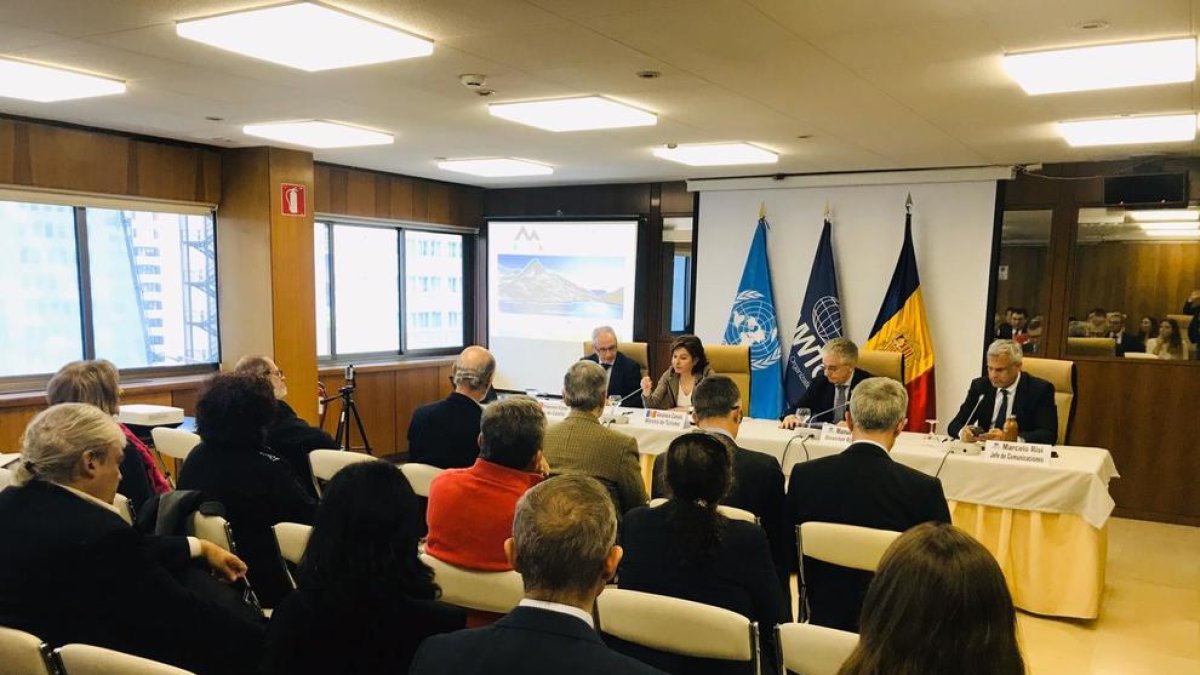 Canals presenta el Congrés de Neu i de Muntanya a Madrid