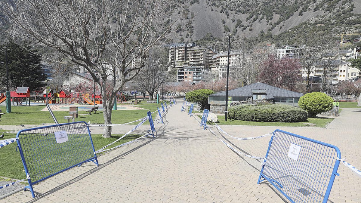 El Govern permetrà sortir durant una hora a passejar