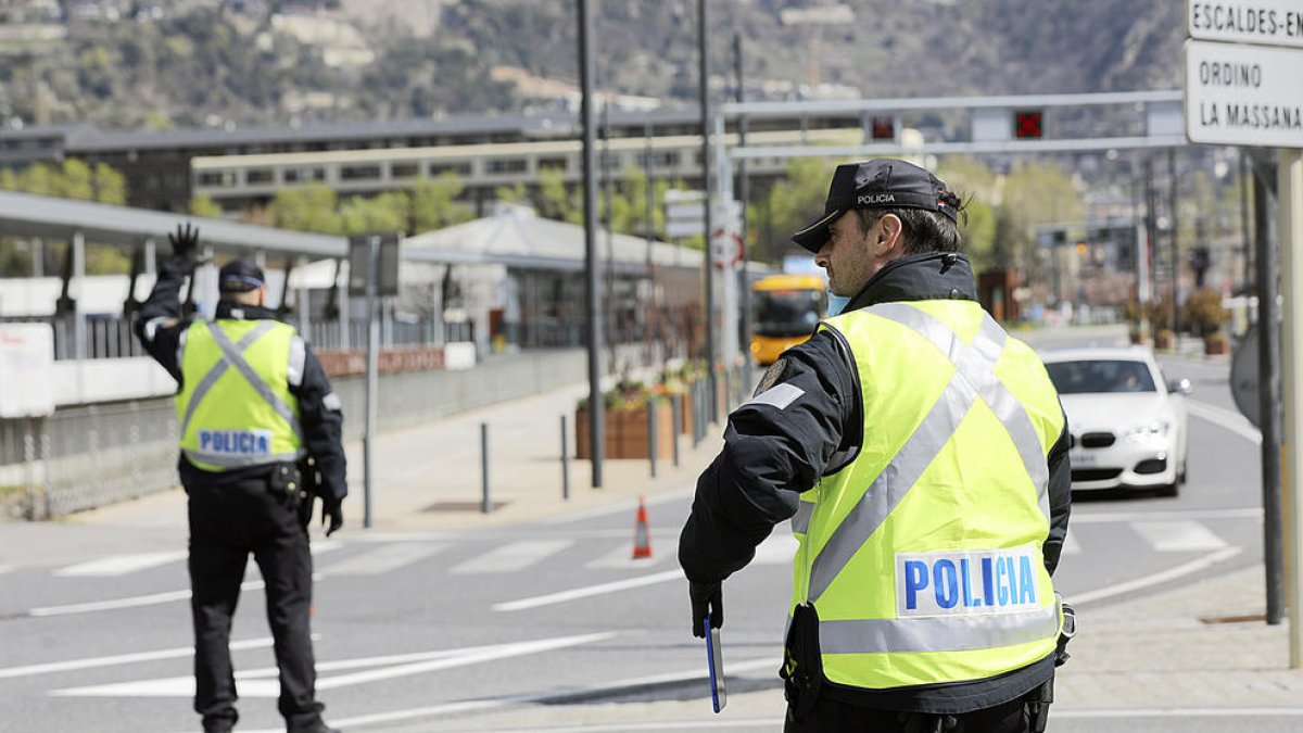 Multen 20 persones per una festa en un garatge de Soldeu