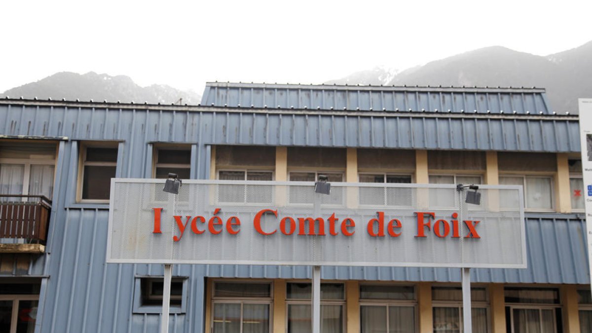 Protesta dels docents per rebre el ministre francès