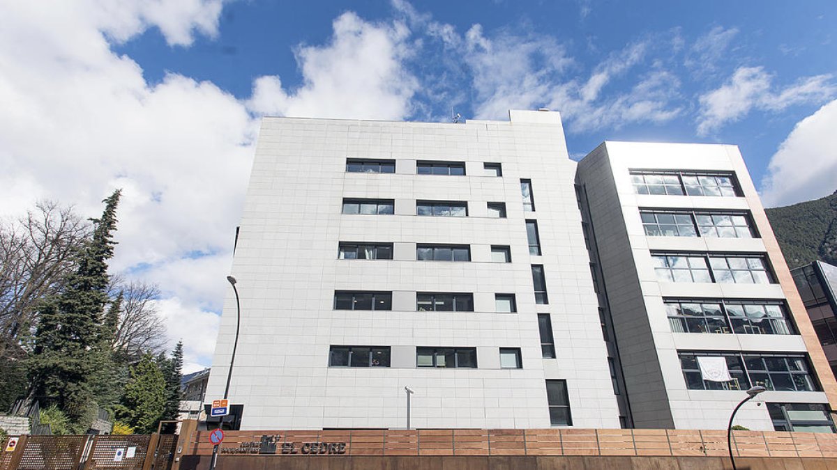 La xifra de casos actius baixa per segon dia