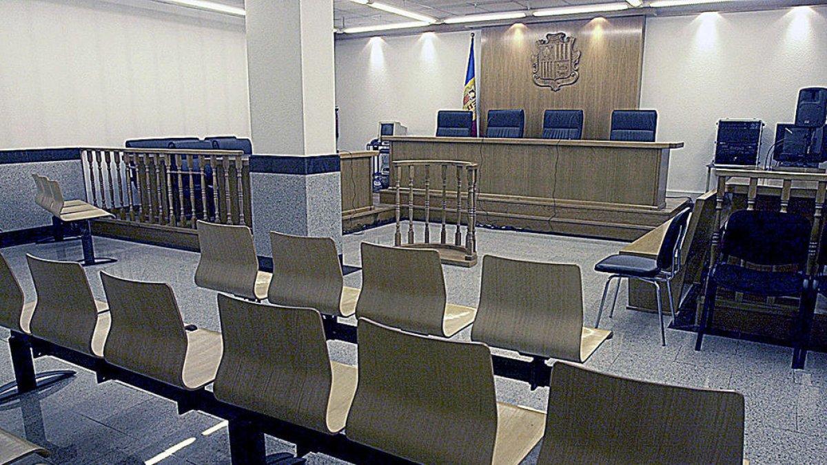 Condemna de nou mesos ferms de presó per llogar un pis que no era seu