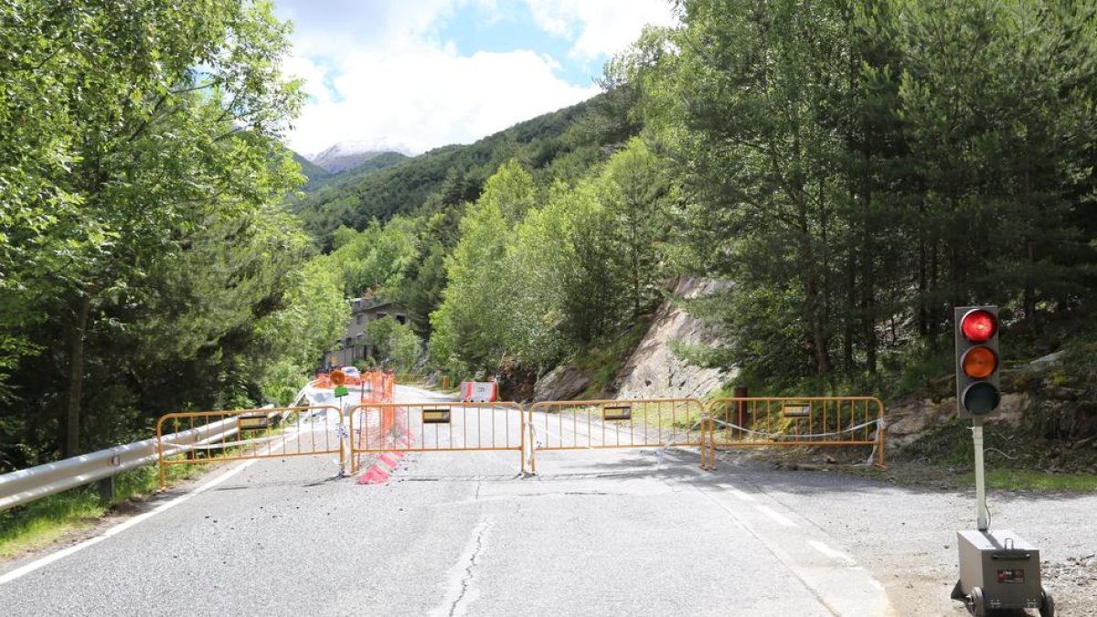 El trànsit al tram de l'esllavissada d'Aixirivall estarà regulat per un semàfor