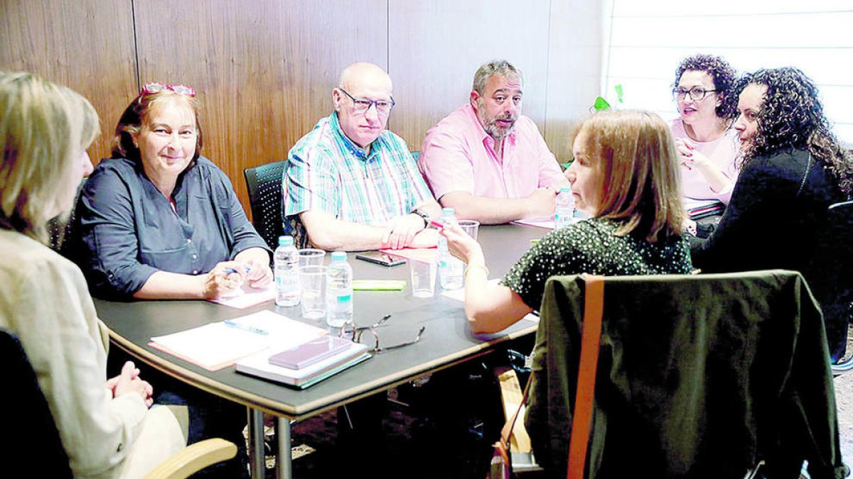 Pallarés garanteix als funcionaris que no els rebaixaran el salari