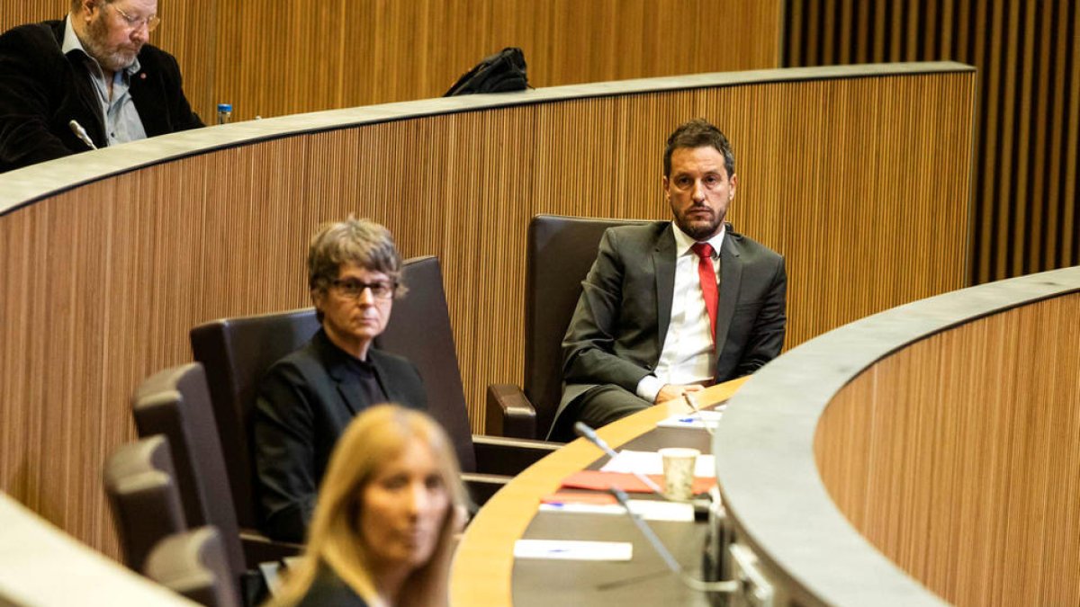 El gran nombre d'esmenes i la falta de consens obliguen a ajornar la votació de la llei òmnibus