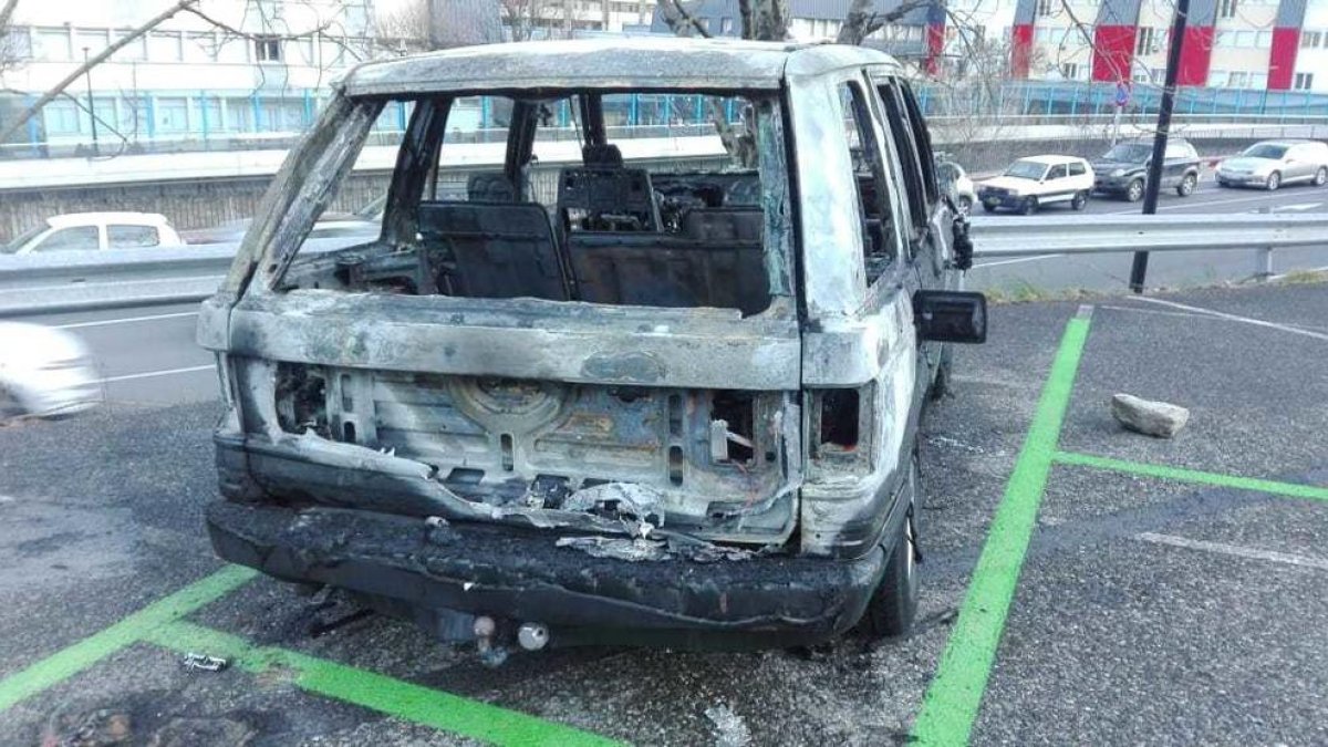 Detingut un home per cremar un cotxe al pàrquing de l'Estadi Comunal