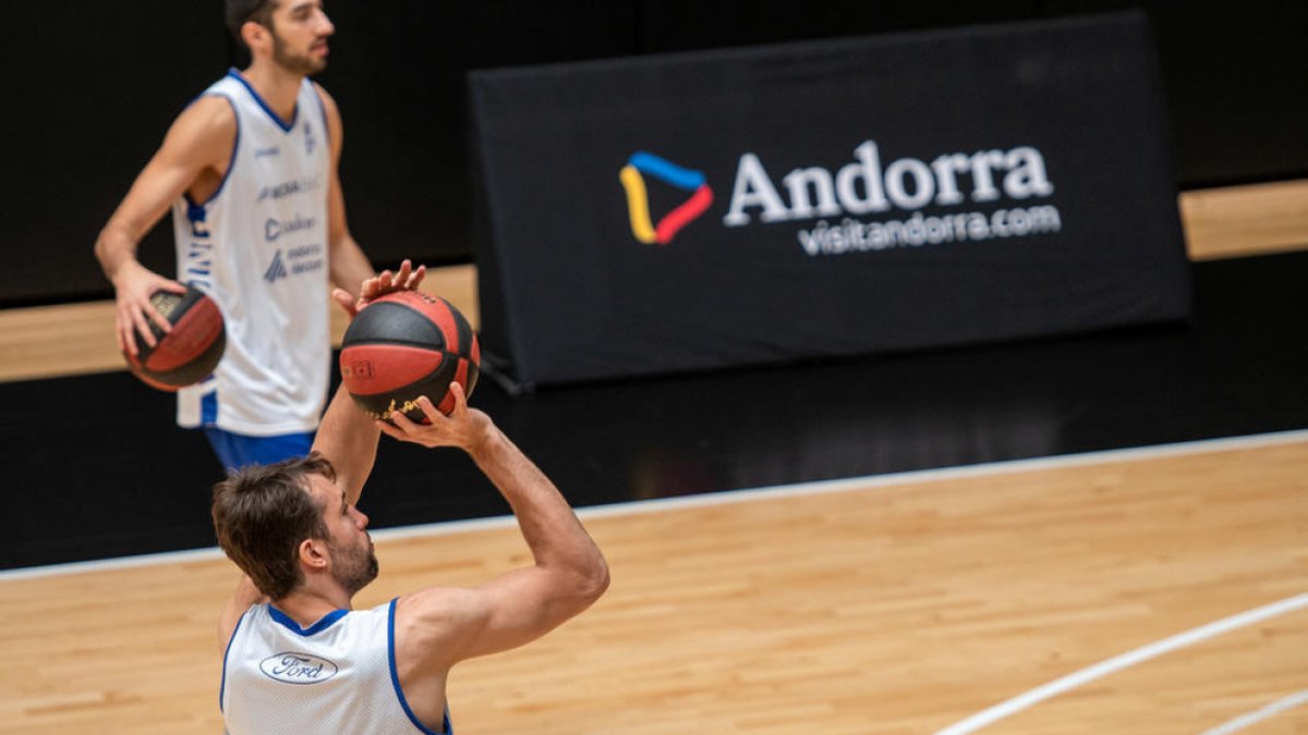 Nacho Llovet creu que jugar sense pressió pot beneficiar l'equip