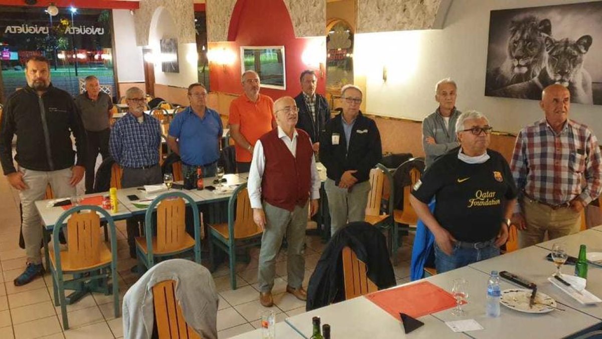 Minut de silenci d'aficionats del Barça per François Garcia