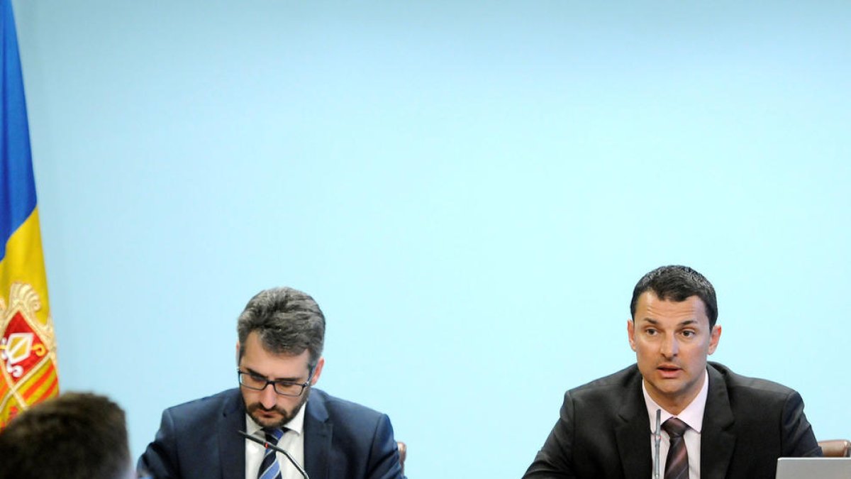 Govern modifica el concurs per als notaris i convoca una segona plaça