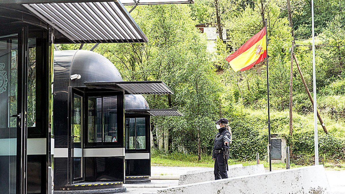 Els residents extracomunitaris no poden entrar a Espanya