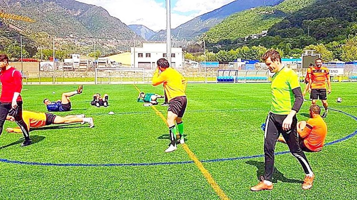 Els equips de la Lliga Multisegur ja treballen en grups de 10 i amb interacció entre els jugadors