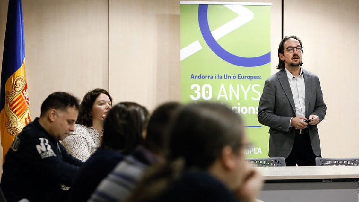 Govern estima que trigarà dos anys i mig per tancar l'acord amb la UE