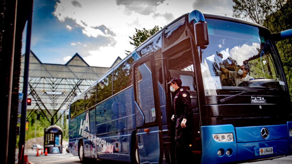 Les companyies d'autobusos volen aixecar les restriccions d'aforament