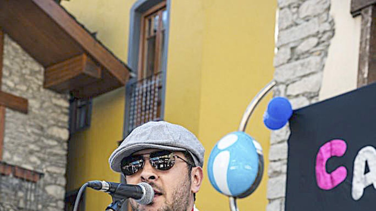 Veu i guitarra per fer rock que dona vida i canvia els sentiments