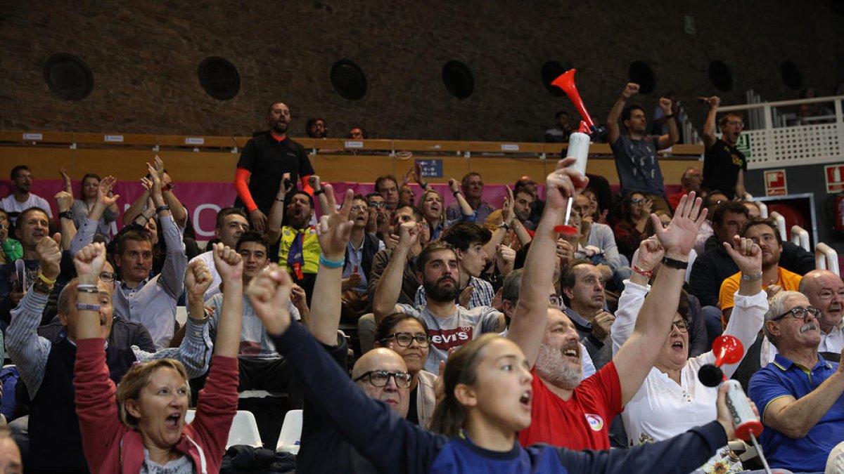 Afició del MoraBanc al Poliesportiu