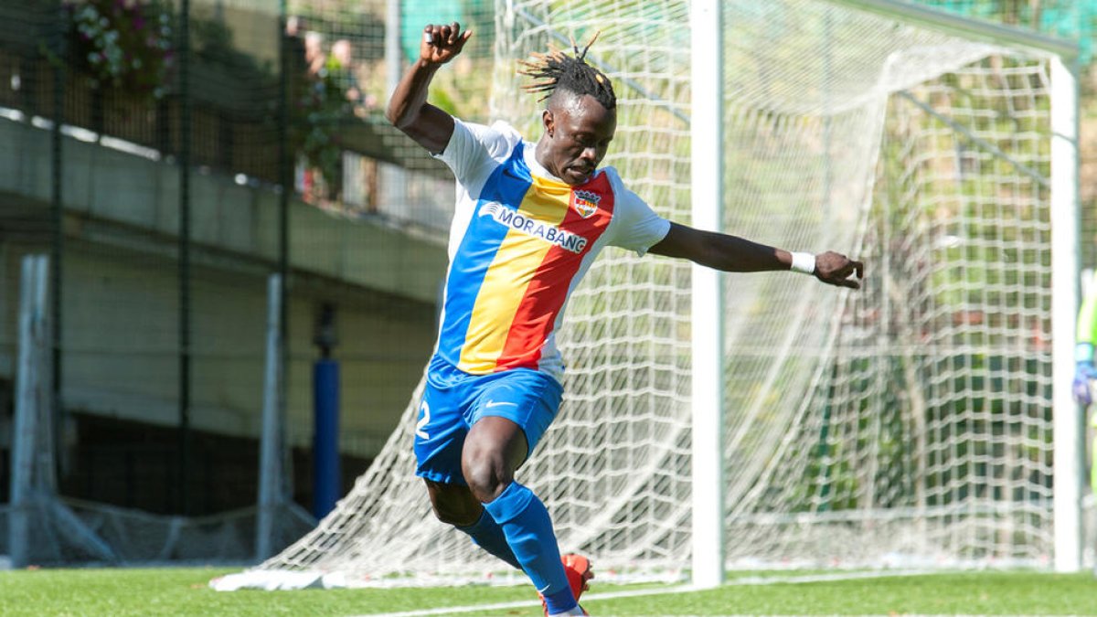 Musa Jr. dona a Gol Solidari la samarreta de l'FC Andorra