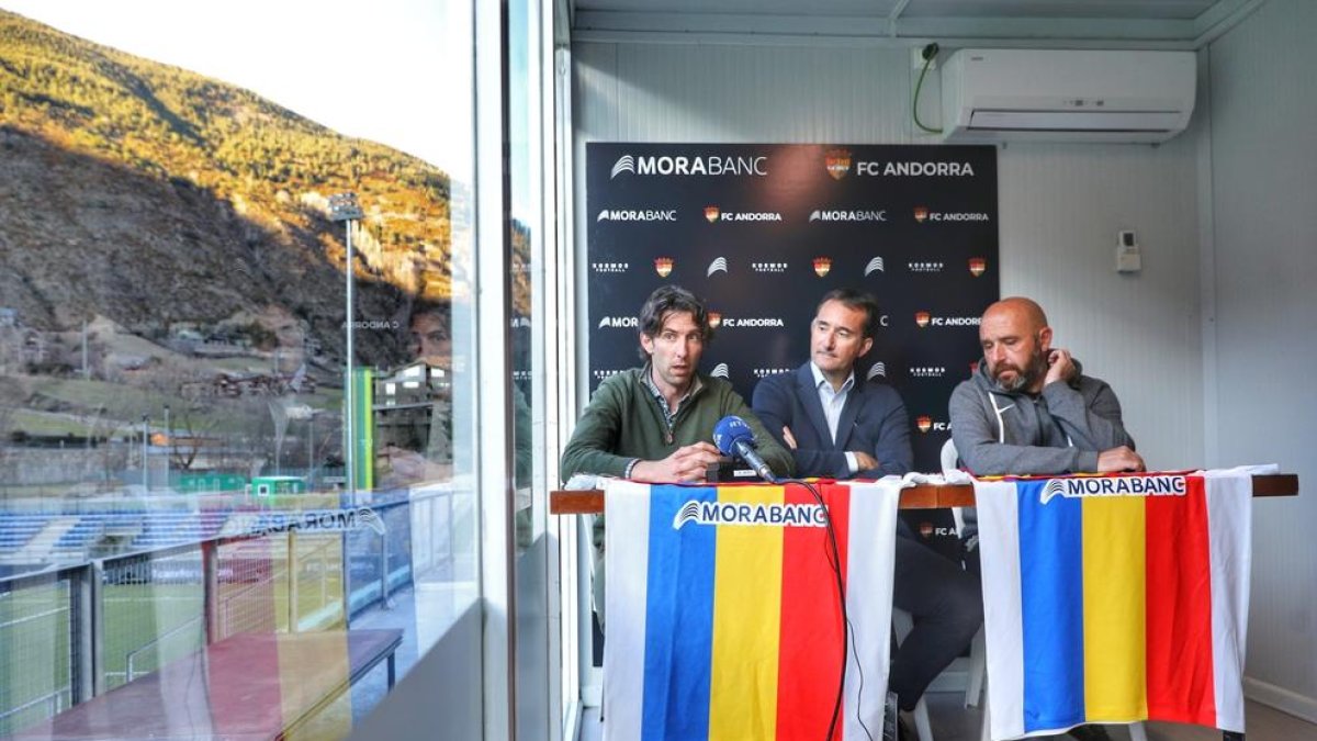 Nacho Castro dirigeix el seu primer entrenament de l'FC Andorra