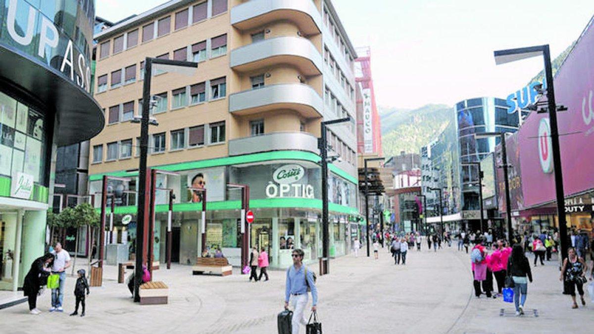 La xifra de comerços cau un 21% respecte al desembre passat