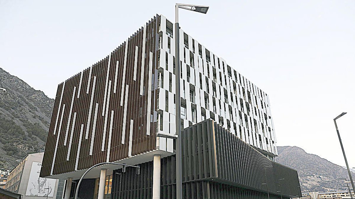 Dos batlles acumularan en un any 8.000 causes en tràmit