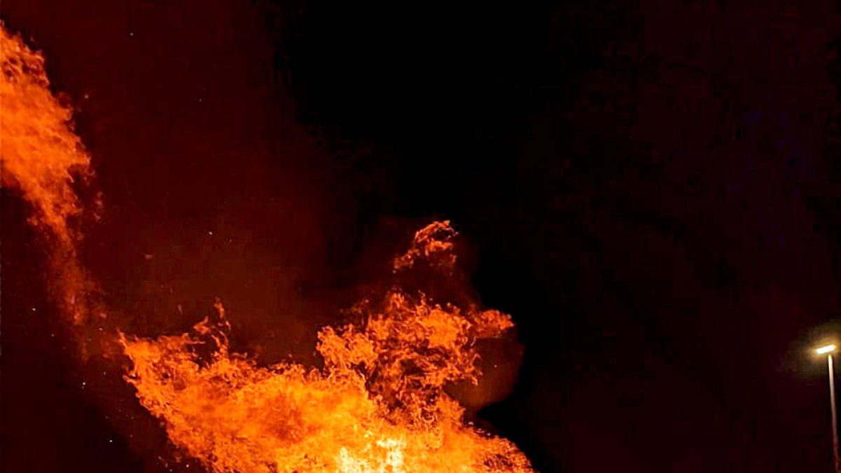 Un 'botellón' a les cinc de la matinada a Encamp aplega 50 joves per la revetlla