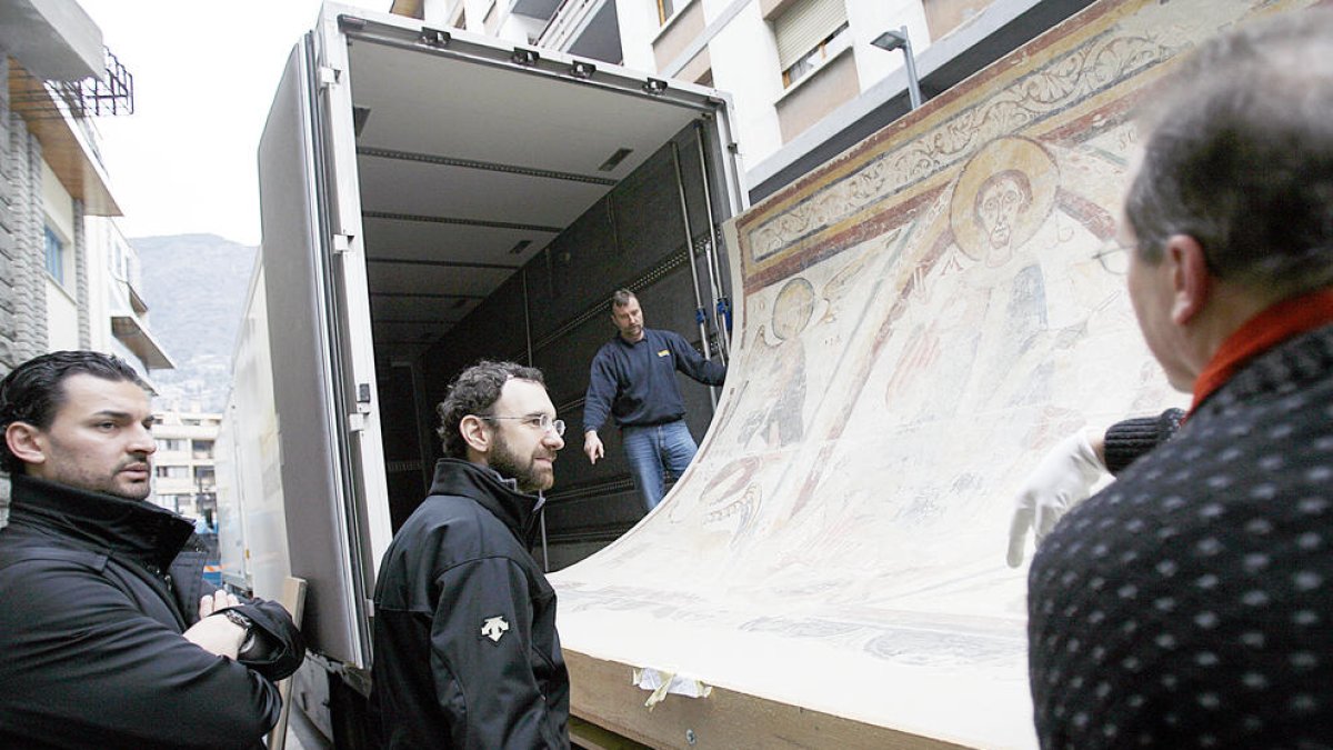 Els frescos tornen a casa
